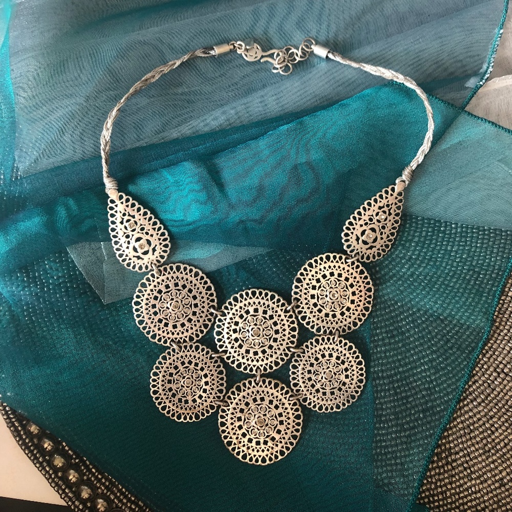 Stella & Dot Medina Bib Necklace